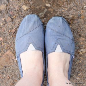 Dye your Toms or any other shoes with these simple steps. Dye is easy!