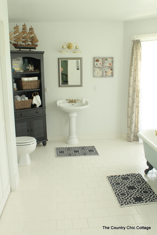 Nautical Themed Bathroom Design -- an elegant yet fun spin on the beach theme for a bathroom.