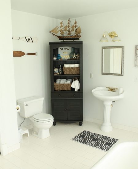 Nautical Themed Bathroom Design -- an elegant yet fun spin on the beach theme for a bathroom.