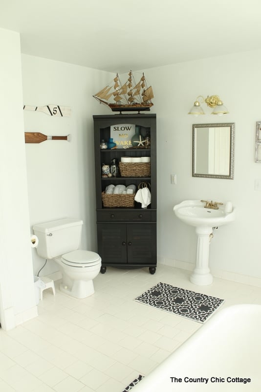 Nautical Themed Bathroom Design -- an elegant yet fun spin on the beach theme for a bathroom.