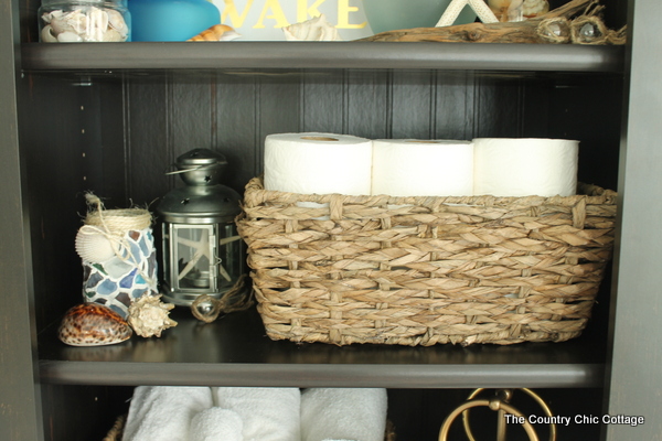 Nautical Themed Bathroom Design -- an elegant yet fun spin on the beach theme for a bathroom.