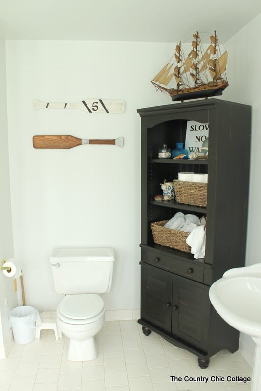 Nautical Themed Bathroom Design -- an elegant yet fun spin on the beach theme for a bathroom.