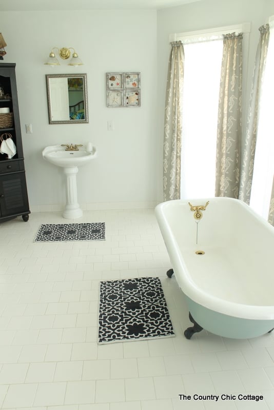 Nautical Themed Bathroom Design -- an elegant yet fun spin on the beach theme for a bathroom.