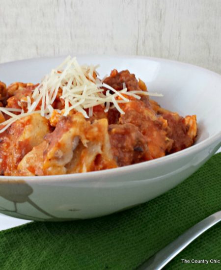 Slow Cooker Ravioli with Meat Sauce -- a great recipe to cook in your crock pot for busy nights on the go.