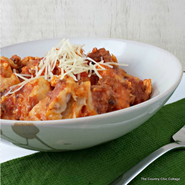 Slow Cooker Ravioli with Meat Sauce -- a great recipe to cook in your crock pot for busy nights on the go.