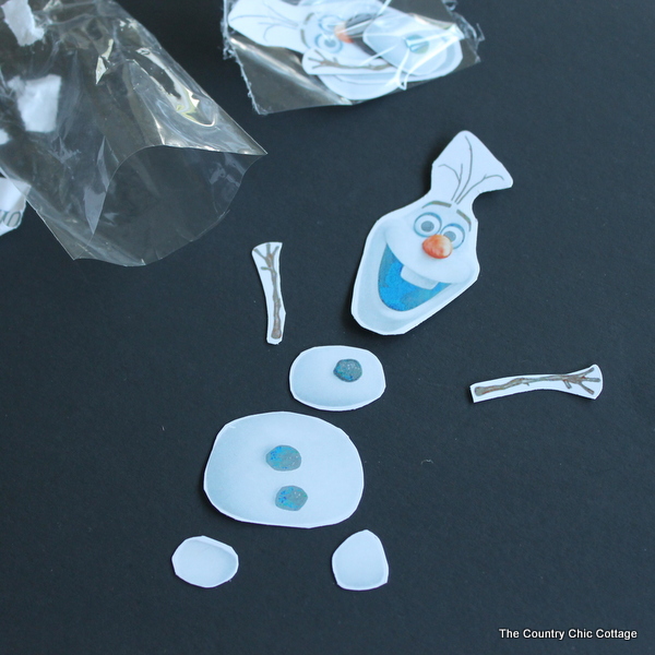 Olaf Frozen Party Favors -- quick and easy way to make magnetic Olaf pieces so the kids can build their own Olaf!