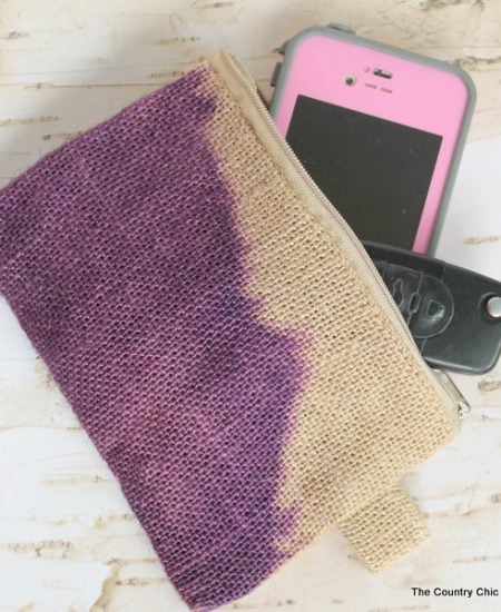 Dip Dyed Burlap Bag -- dye a fun burlap bag in just a few minutes with this simple (and quick!) craft tutorial!