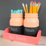 Mason Jar Desk Organizer -- make your own back to school teacher gift with this craft tutorial. An adorable way to add some organization to any desk.