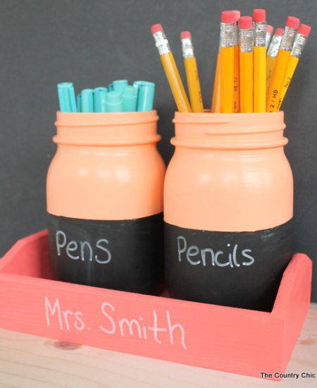 Mason Jar Desk Organizer -- make your own back to school teacher gift with this craft tutorial. An adorable way to add some organization to any desk.