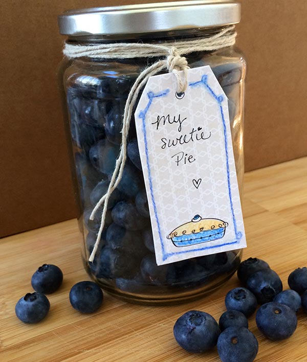 Add a pie gift tag to a jar of fresh berries