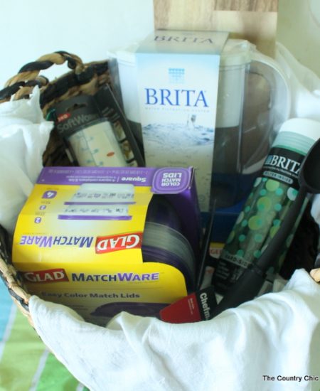 Back to College Gift -- check out this great apartment warming gift for a college aged student. Includes products from Brita®. #ad