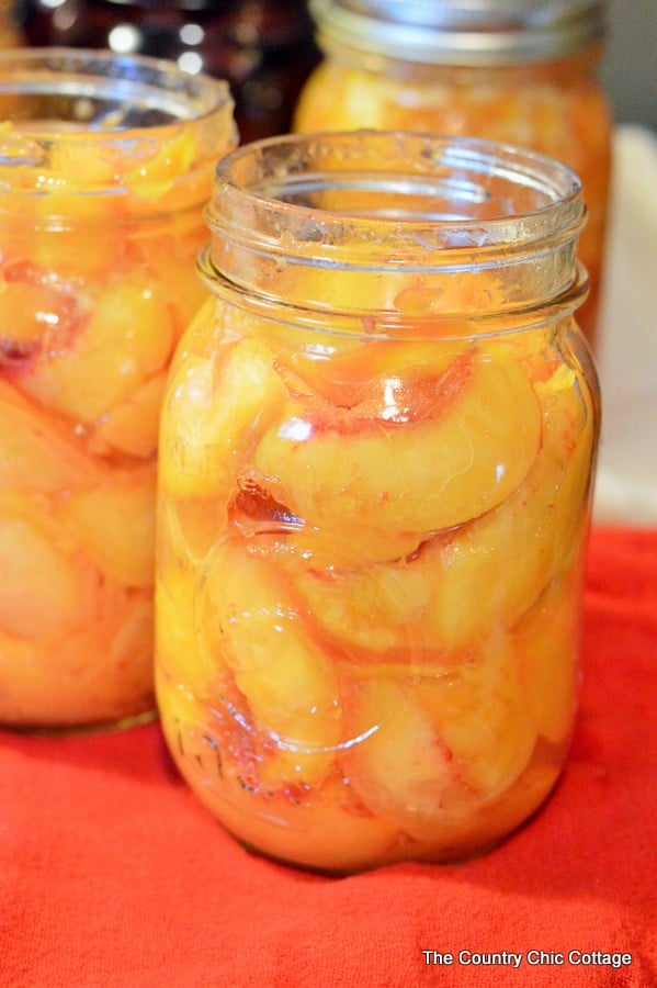 How to Can Sliced Peaches -- get the method with pictures at this link!