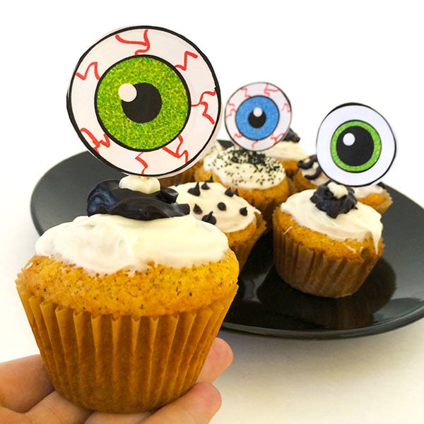 Eyeball cupcake toppers