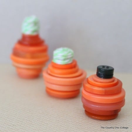 A quick and easy fall craft. Make these button pumpkins with just some buttons, hot glue, and twine!