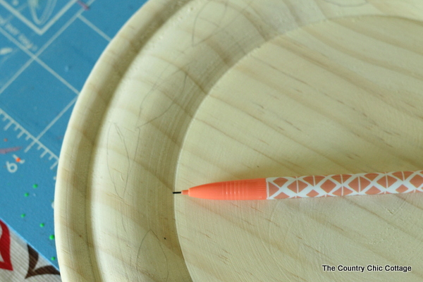 RIT Dye on Fall Plates -- RIT dye will stain wood!  Use it to make these fun plates in fall colors!