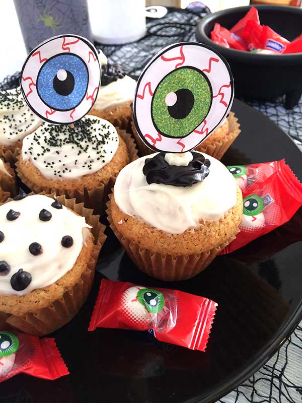 Eyeball Party Cupcakes with printable halloween eyes