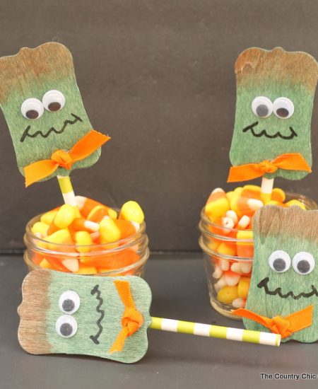 Frankenstein Wood Projects -- Halloween ideas using wood tags to make Frankenstein pins and cupcake toppers!