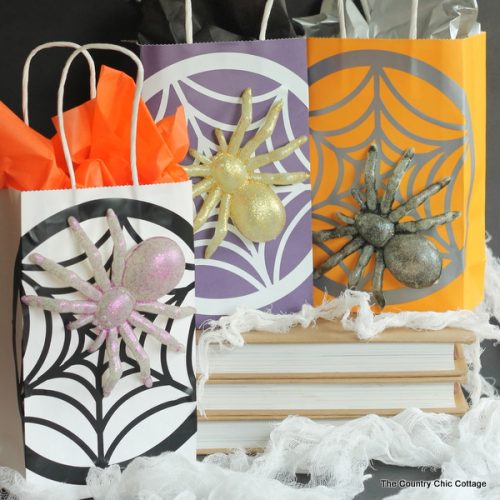 Halloween Gift Bags -- make these fun Halloween gift bags with items from the dollar store!