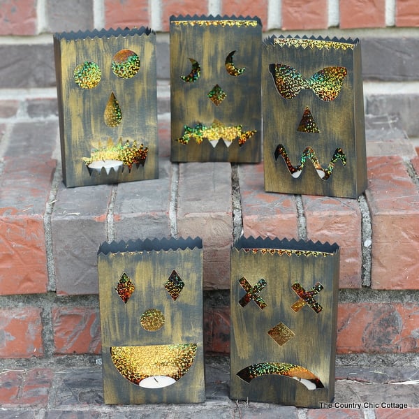 Halloween Luminary Bags with the Cricut Explore -- cut these fun bags, paint, and add a candle. These amazing black and gold bag with light up the night at your Halloween party!