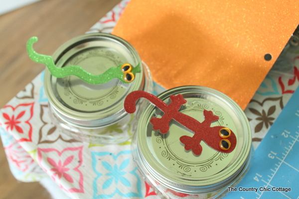 https://www.thecountrychiccottage.net/wp-content/uploads/2014/09/halloween-mason-jar-toppers-001.jpg