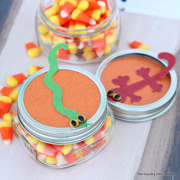 Halloween Mason Jar Toppers -- a fun way to decorate the tops of mason jars for giving favors for a Halloween party.