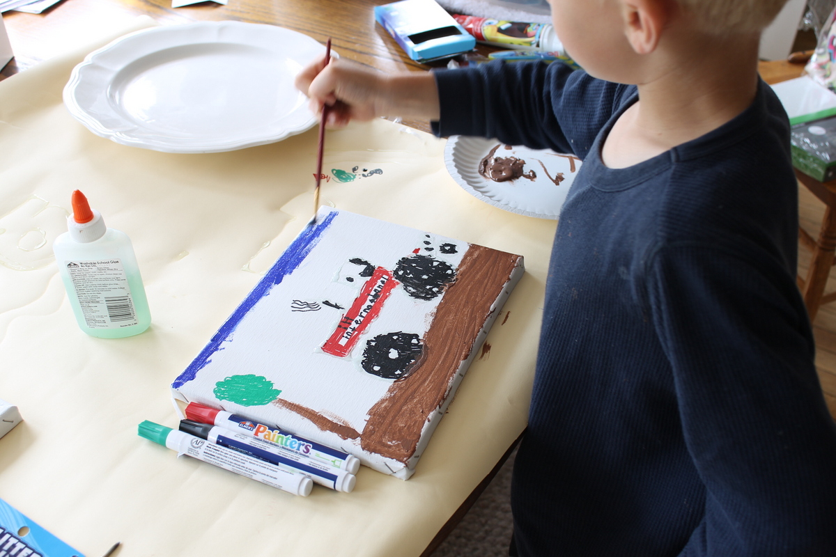 Kids Rainy Day Crafts -- tons of ideas to do with your kids on rainy or cold days.