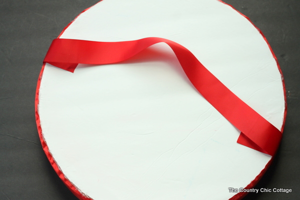 Add a ribbon to the back of the Captain America shield to make the shield easy to carry.