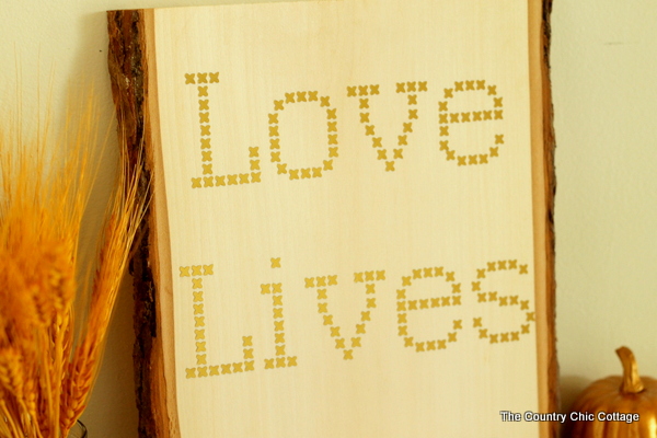 Make your own cross stitch sign on wood using vinyl and your Cricut Explore.