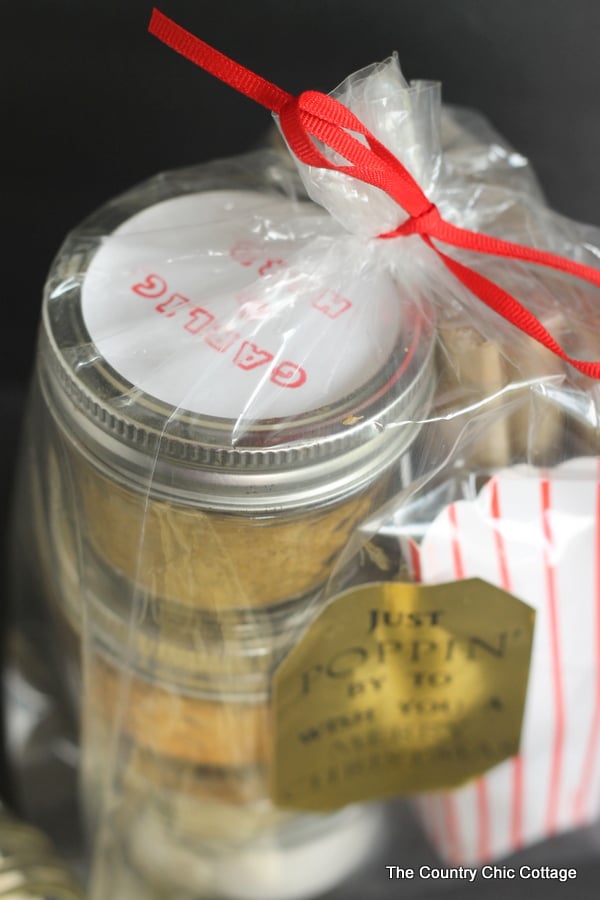 gourmet popcorn gift set closeup