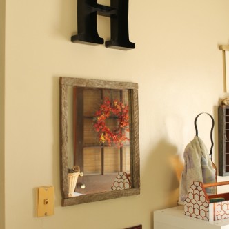 Mud Room Organization and Ideas -- incorporate these farmhouse style ideas into your own home!