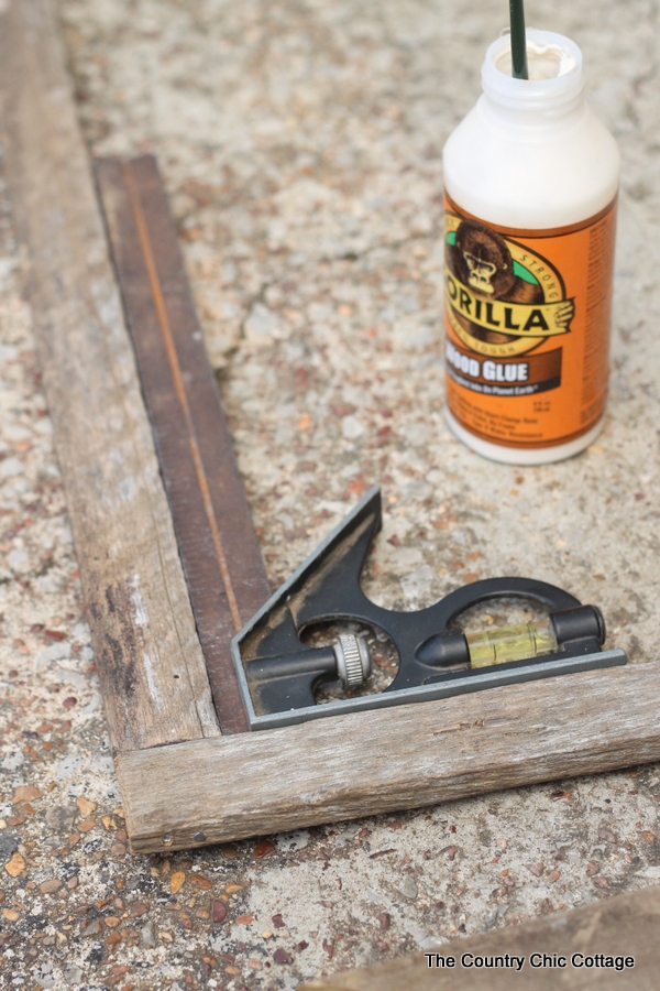 Making a barn wood frame for a mirror -- turn a plain builder grade mirror into something with farmhouse style!