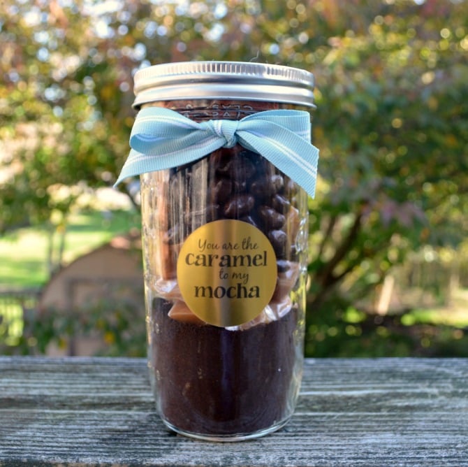 Mason Jar Gifts -- over 25 great ideas for gifts in jars! Get tons of inspiration and give handmade this holiday season!