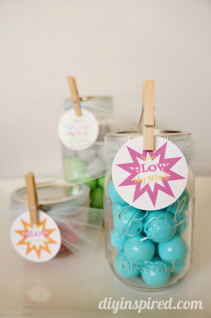 Mason Jar Gifts -- over 25 great ideas for gifts in jars! Get tons of inspiration and give handmade this holiday season!
