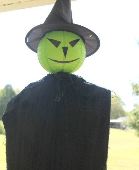 Paper Lantern Hanging Ghosts -- add these inexpensive Halloween decorations to your outdoor decor in just a few minutes!