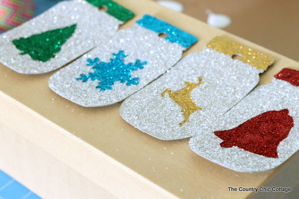 Make these glittered mason jar ornaments easily with a Cricut Explore. Click here to learn how!