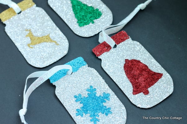 Make these glittered mason jar ornaments easily with a Cricut Explore. Click here to learn how!