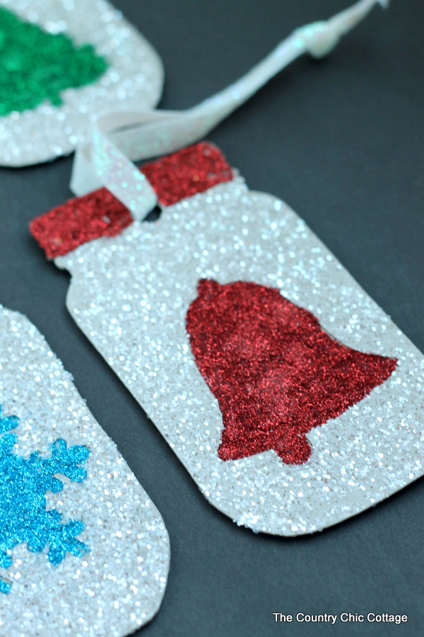 Make these glittered mason jar ornaments easily with a Cricut Explore. Click here to learn how!