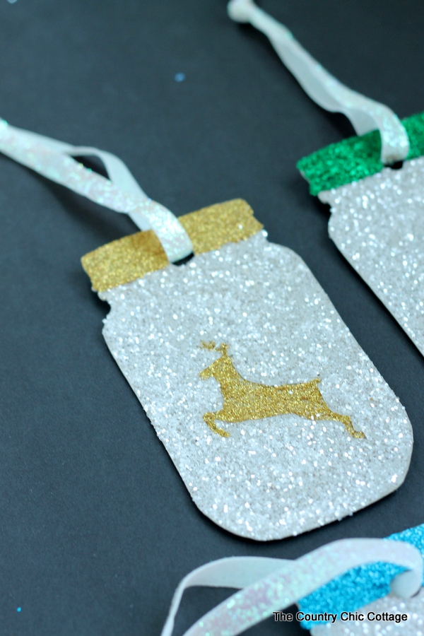 Make these glittered mason jar ornaments easily with a Cricut Explore. Click here to learn how!