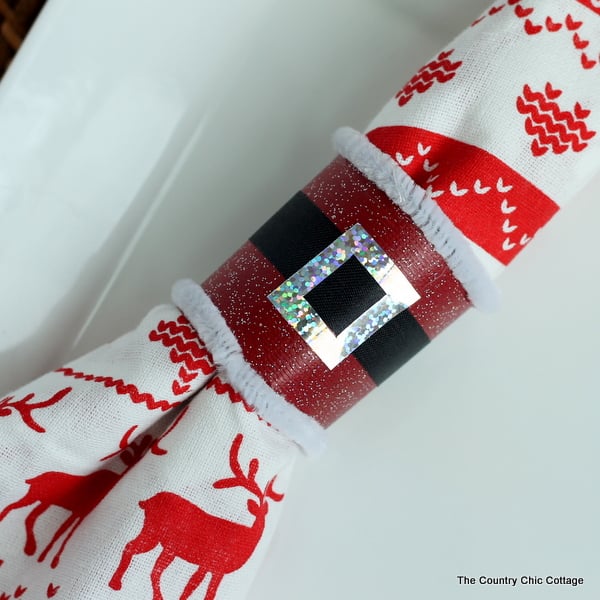 Make these Santa napkin rings in just minutes from a paper towel roll! Click to see how!