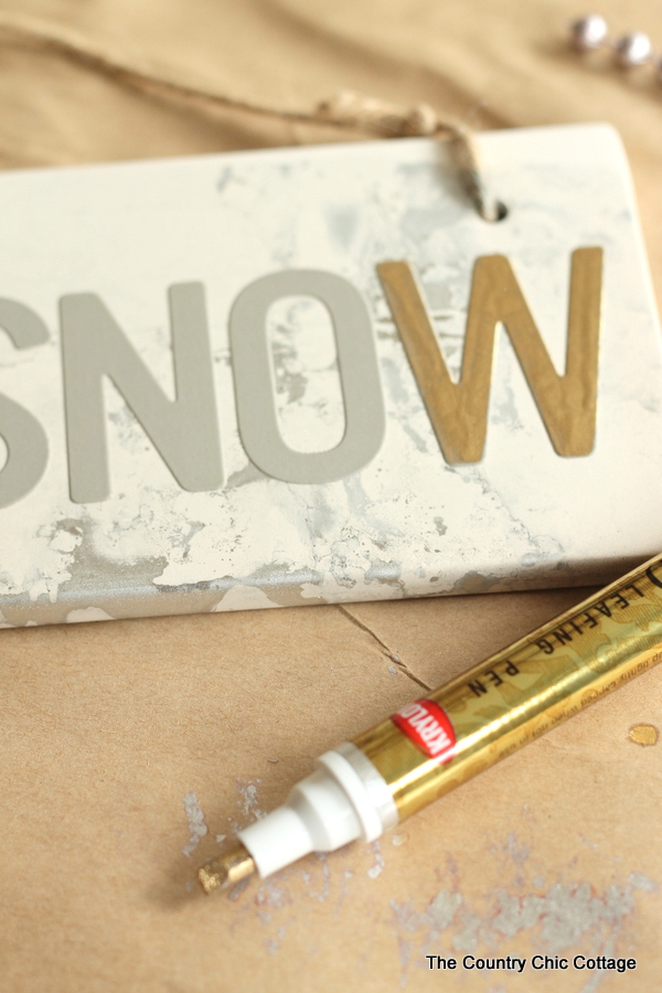 Metallic Let it Snow Sign -- Add some metallic to your home decor or front door this winter by making this fun sign.