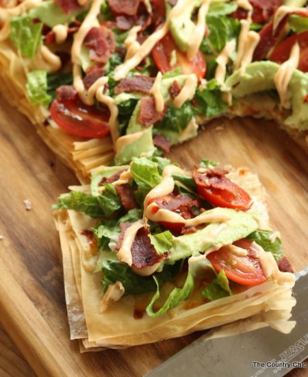 Avocado BLT Pizza -- an amazing and healthy recipe to keep your diet on track! Get the recipe here!