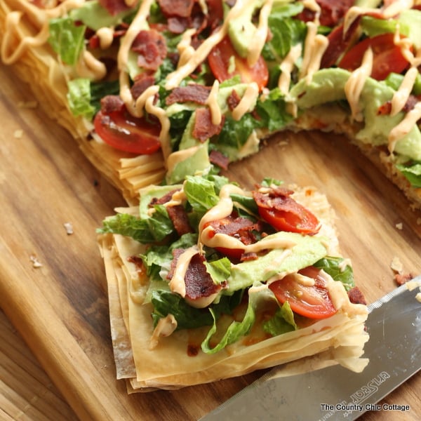 Avocado BLT Pizza -- an amazing and healthy recipe to keep your diet on track!  Get the recipe here!