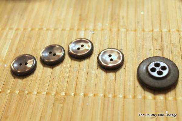 buttons to make a hat for a mason jar snow globe snowman