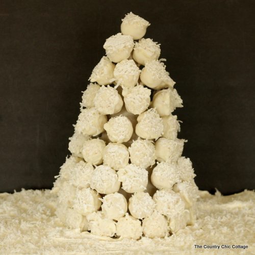 Twinkie Cake Pop Tree-slå Twinkies inn no bake cake pops med bare 3 ingredienser og legg dem på et tre for en festlig ferie spiselig midtpunkt!