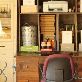 Tame the scrapbook clutter with these tips for organizing scrapbook supplies!