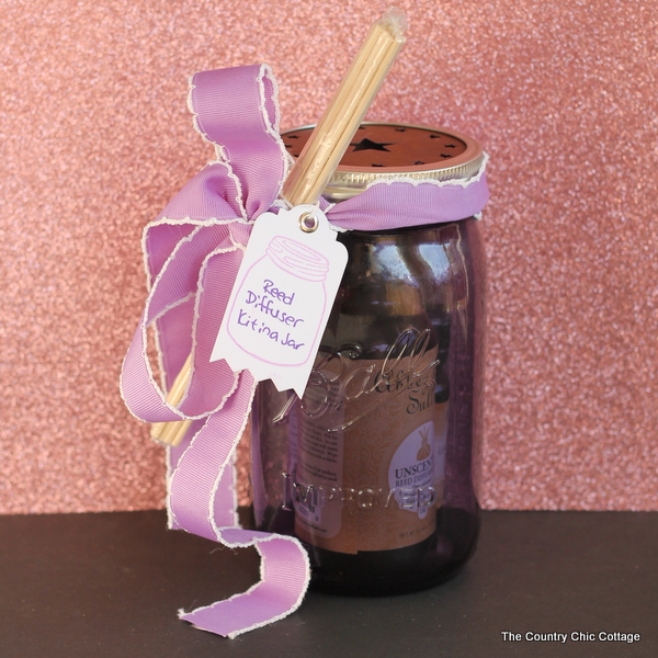 Reed Diffuser Kit in a Jar -- give the gift of a reed diffuser all in a mason jar! A great gift in a jar idea!