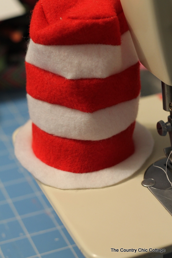 A free pattern to sew a mini Dr. Seuss hat for the top of a mason jar. Makes a great teacher gift idea!