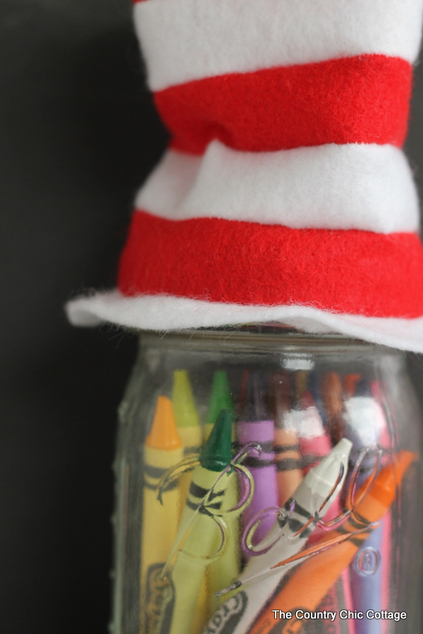 A free pattern to sew a mini Dr. Seuss hat for the top of a mason jar. Makes a great teacher gift idea!