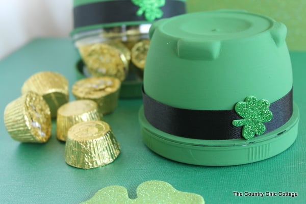 Painted leprechaun hat treats with gold candy