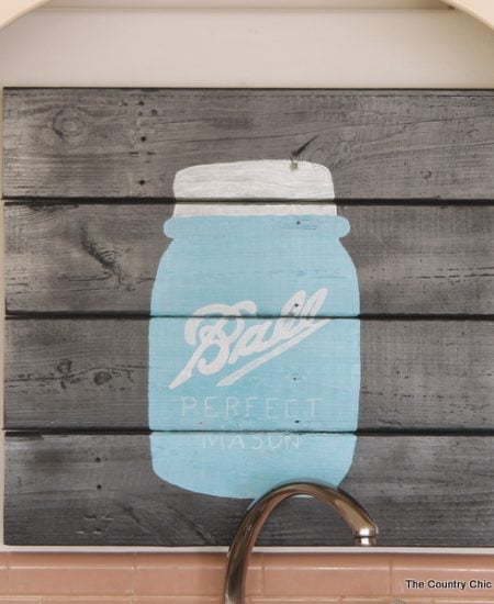 Mason jar pallet art -- make this home decor art for your home or as a gift for any mason jar lover!